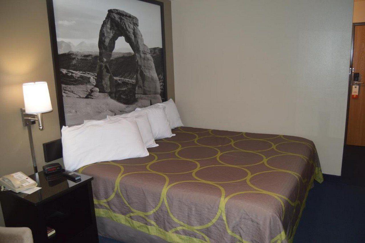 Hotel Super 8 By Wyndham Logan Esterno foto