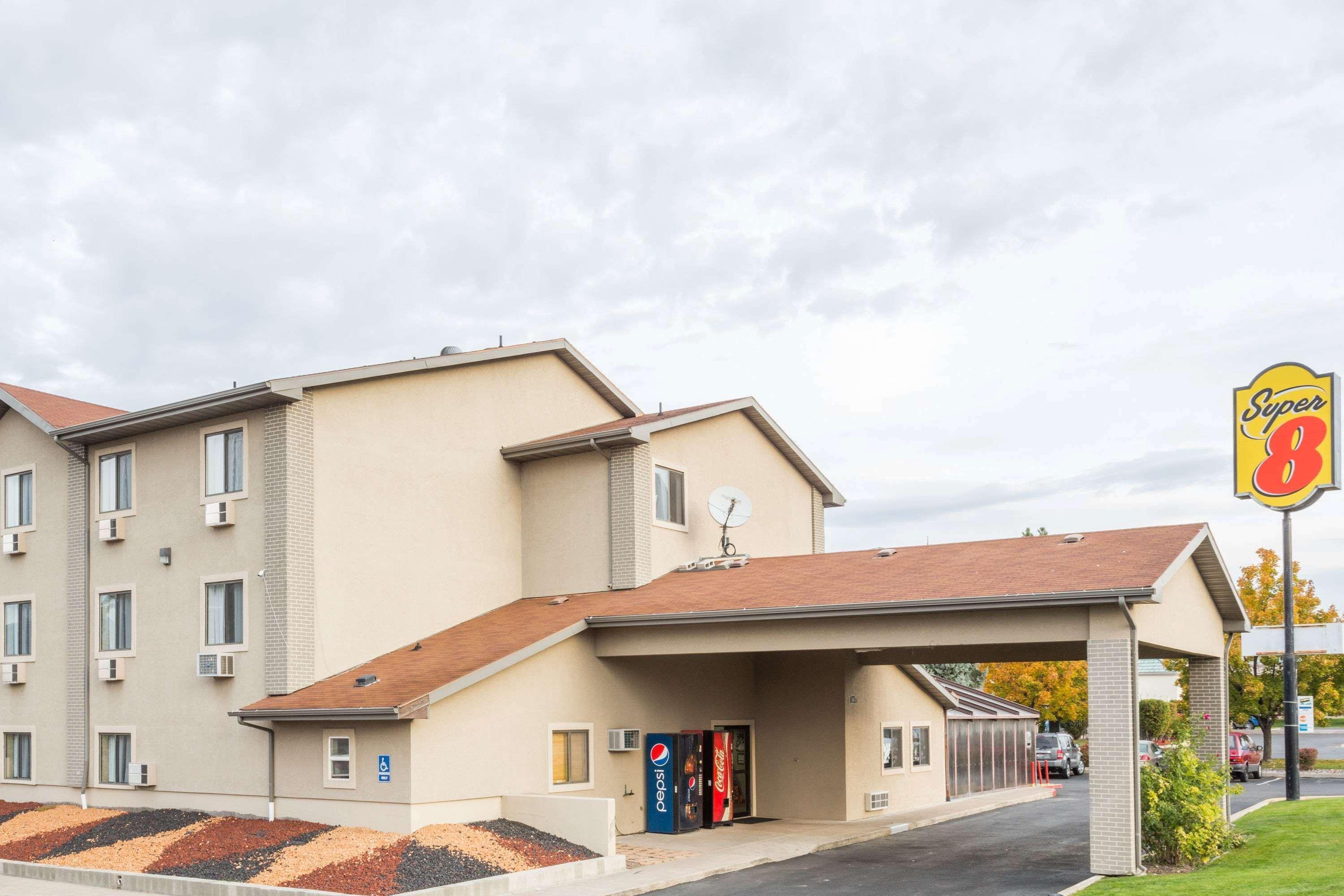 Hotel Super 8 By Wyndham Logan Esterno foto