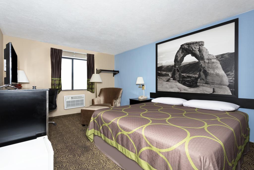 Hotel Super 8 By Wyndham Logan Esterno foto