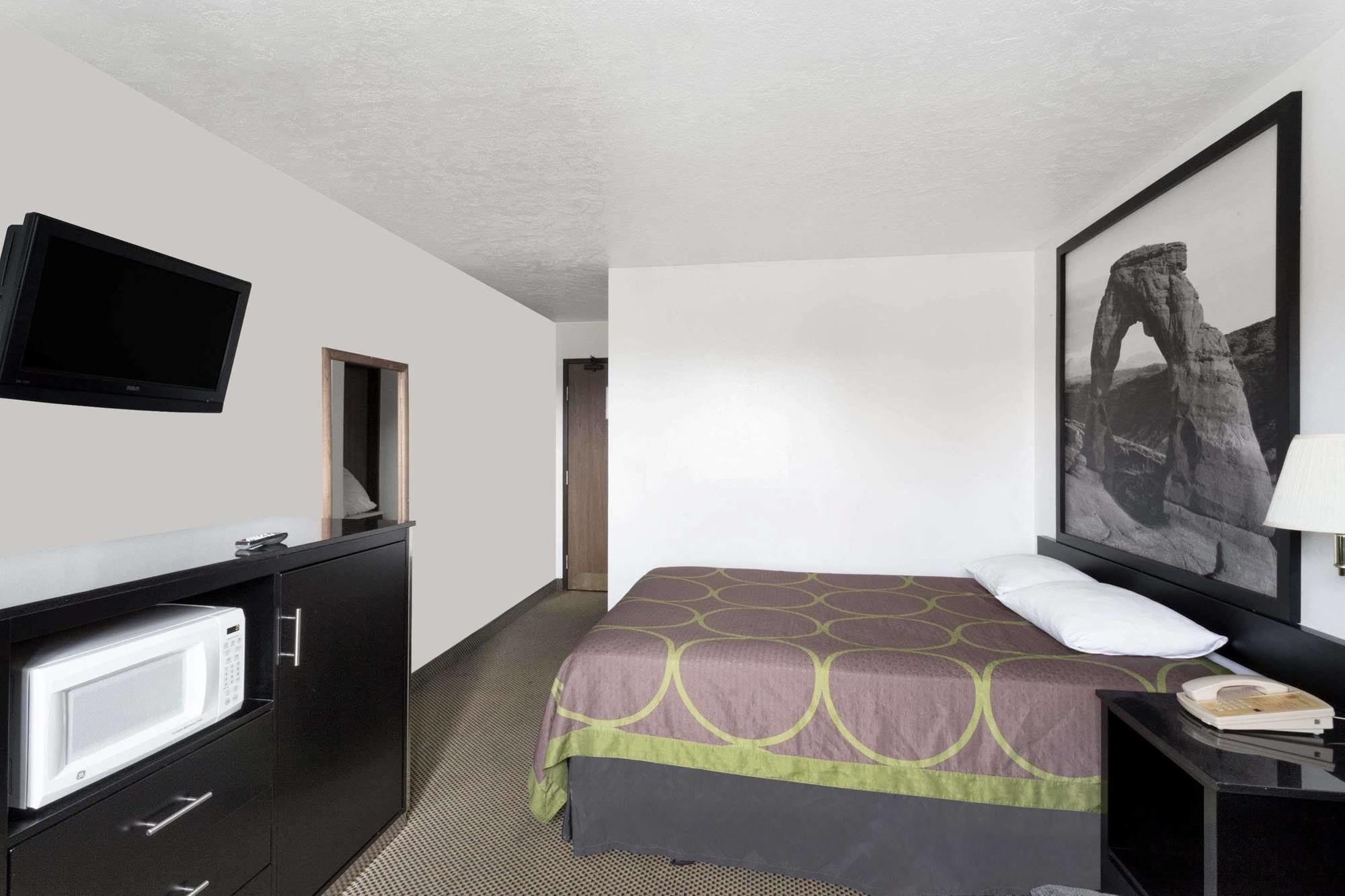 Hotel Super 8 By Wyndham Logan Esterno foto
