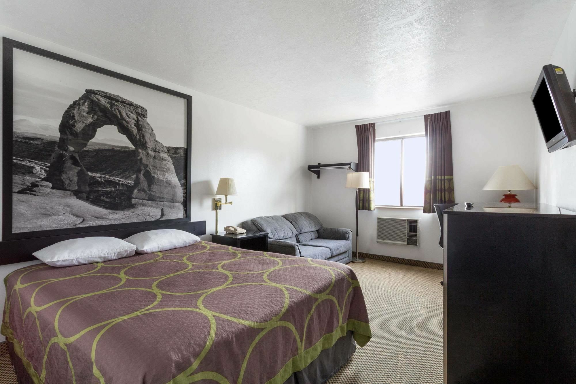 Hotel Super 8 By Wyndham Logan Esterno foto
